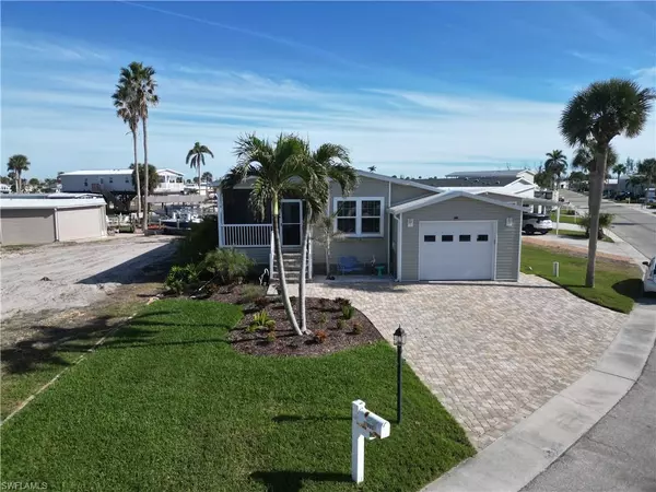 Fort Myers Beach, FL 33931,17691 Eglantine LN