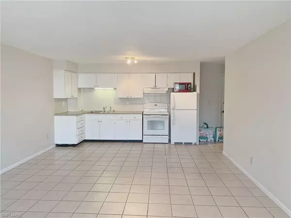 Cape Coral, FL 33904,4901 Victoria DR #205