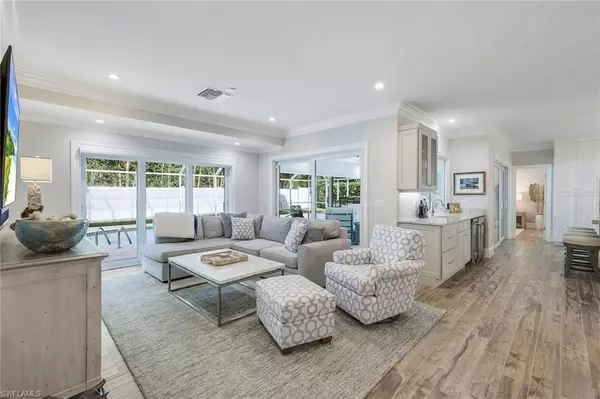 Naples, FL 34103,655 Park Shore DR