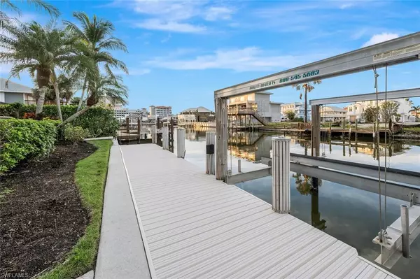 Naples, FL 34108,319 Lagoon AVE