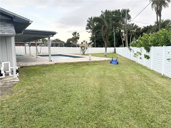 Fort Myers, FL 33919,522 Sanford DR