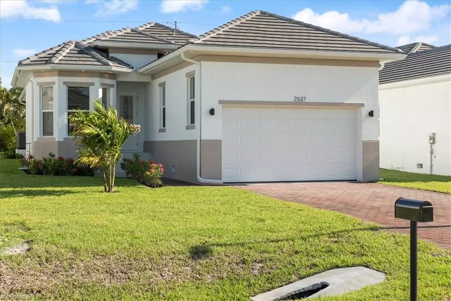 2537 Linda DR, Naples, FL 34112