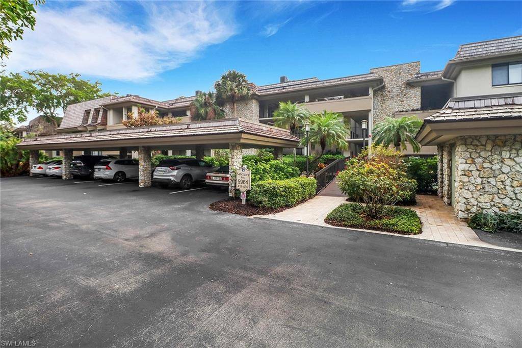 Naples, FL 34108,5964 Pelican Bay BLVD #434