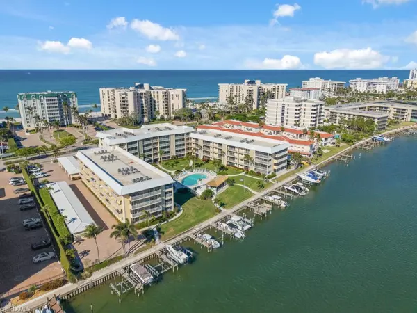 Naples, FL 34103,3000 Gulf Shore BLVD N #106