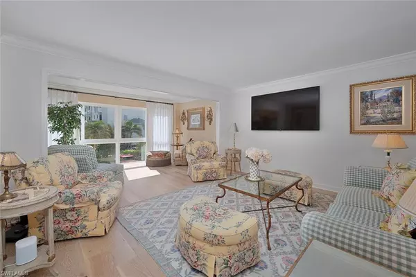 Naples, FL 34102,1900 Gulf Shore BLVD N #103