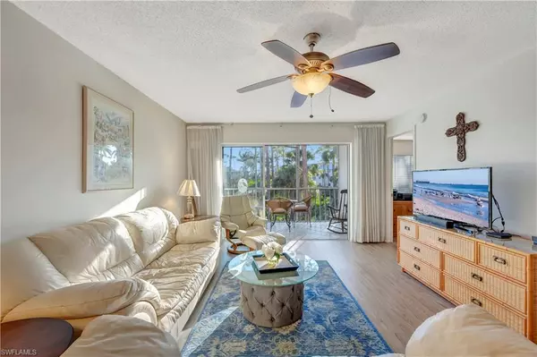 Naples, FL 34112,3072 Sandpiper Bay CIR #M206