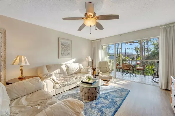 Naples, FL 34112,3072 Sandpiper Bay CIR #M206