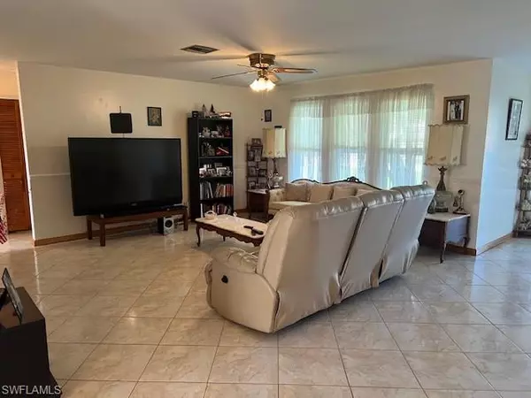 Cape Coral, FL 33914,246 SW 37th ST