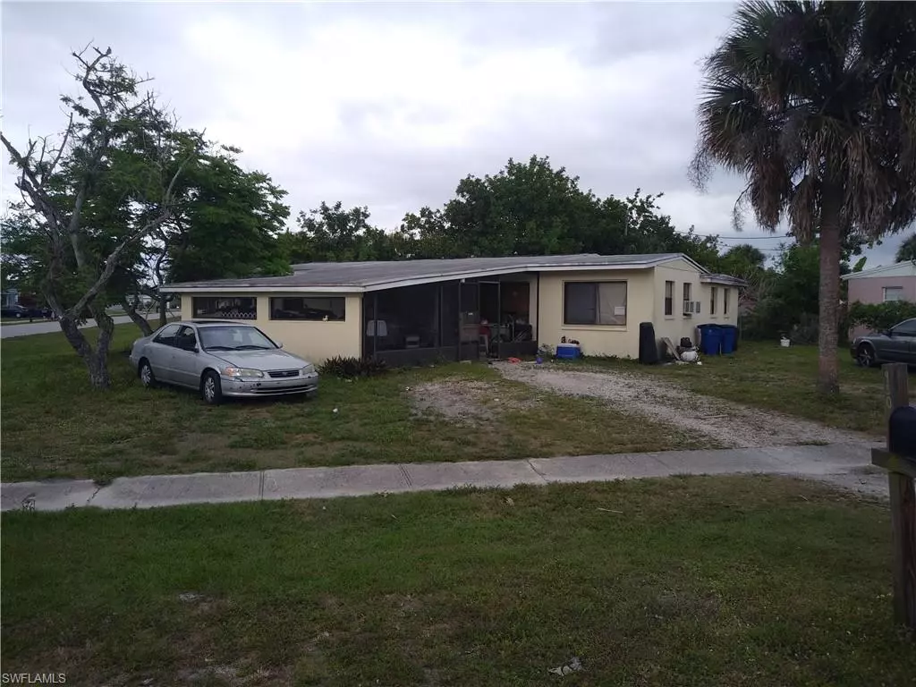 North Fort Myers, FL 33903,950 Lakeview DR