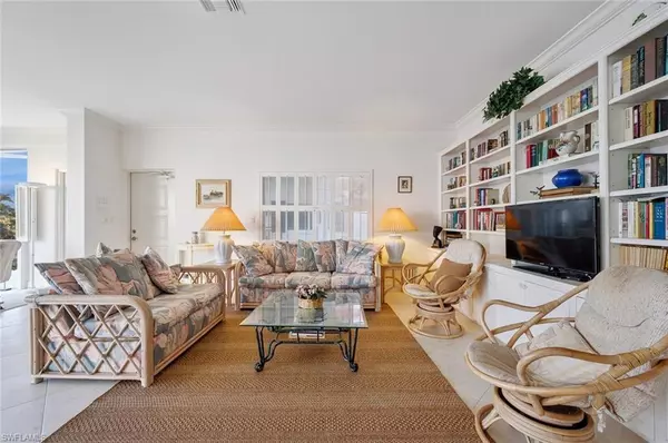 Naples, FL 34102,2246 Gulf Shore BLVD N #L2