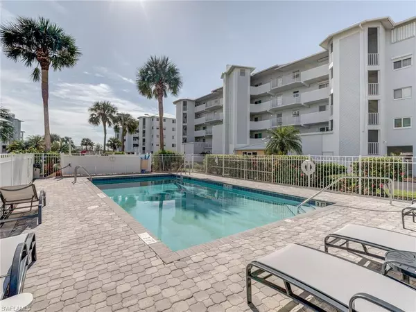 Fort Myers Beach, FL 33931,4521 Bay Beach LN #326