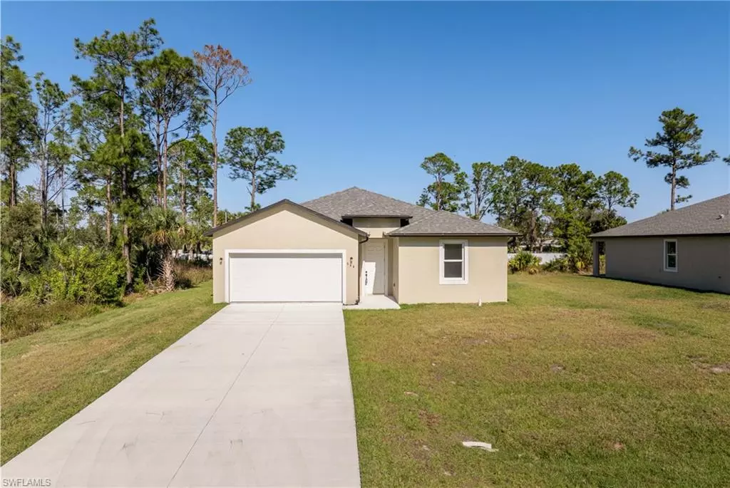 Lehigh Acres, FL 33972,568 Woodview DR