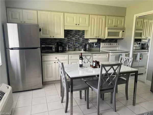 Marco Island, FL 34145,850 Palm ST #F4