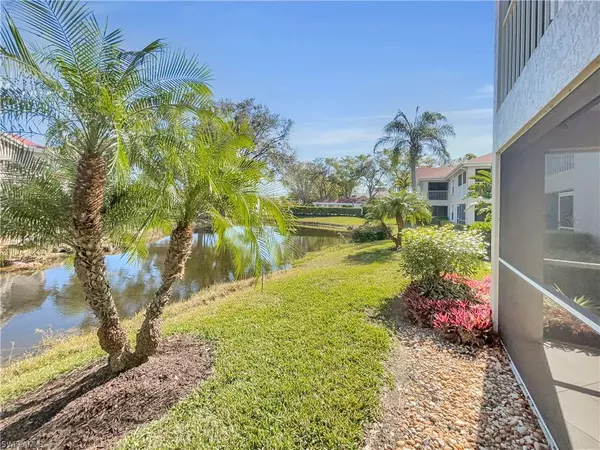 Naples, FL 34109,9832 Luna CIR #103G