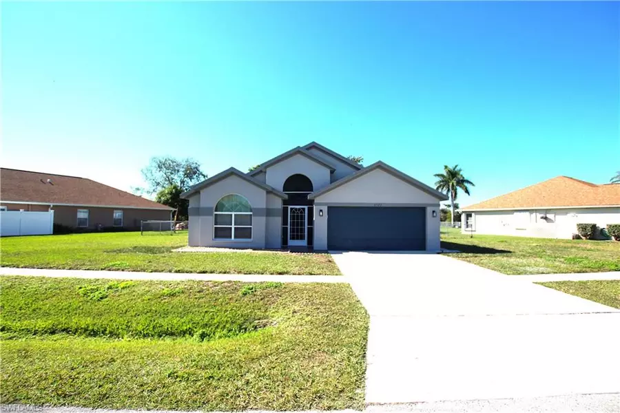 4527 Varsity CIR, Lehigh Acres, FL 33971