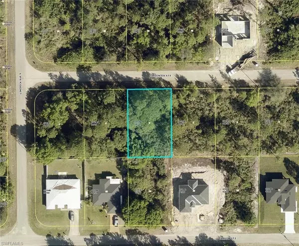 824 Carpenter ST E, Lehigh Acres, FL 33974