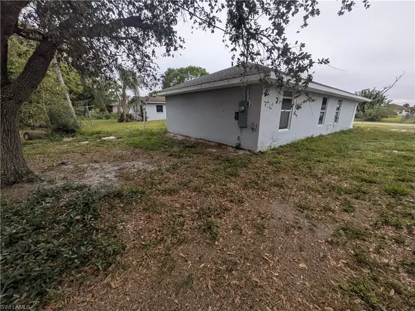 Fort Myers, FL 33916,3421 South ST