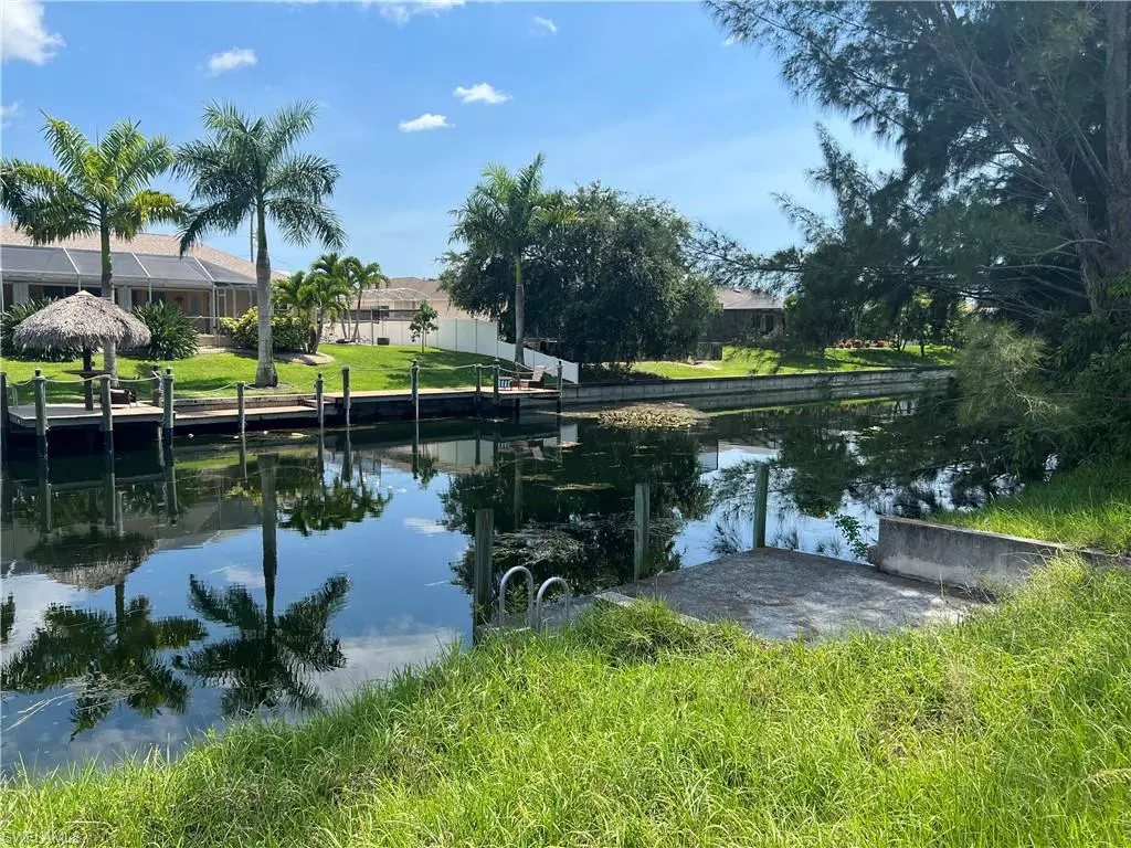Cape Coral, FL 33990,428 SE 13th TER