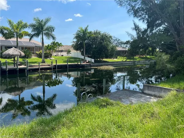 428 SE 13th TER, Cape Coral, FL 33990