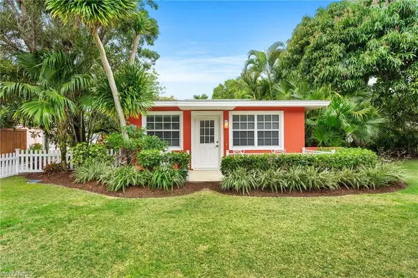 Naples, FL 34102,432 3rd AVE N