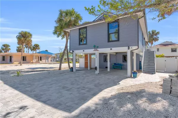 Fort Myers Beach, FL 33931,130 Madison CT