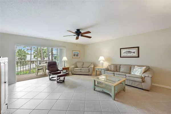 Naples, FL 34112,3072 Sandpiper Bay CIR #M203