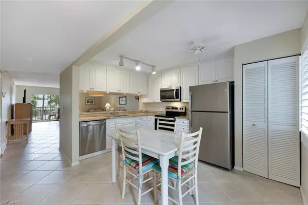 Naples, FL 34112,3072 Sandpiper Bay CIR #M203