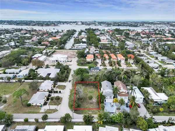 2296 Curtis ST, Naples, FL 34112