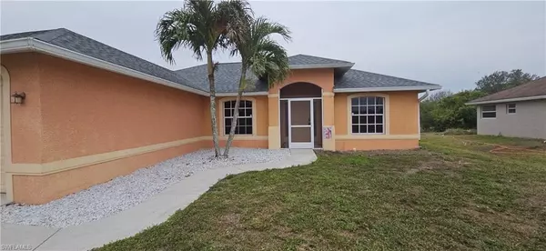 541 Kingsbury LN, Lehigh Acres, FL 33974