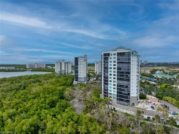 445 Cove Tower DR #304, Naples, FL 34110