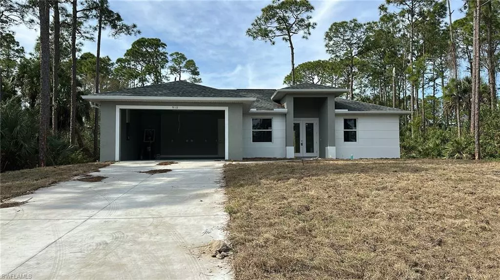 Labelle, FL 33935,910 Emerald ST