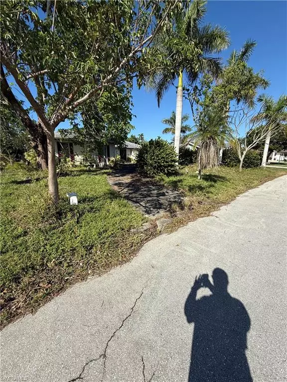 5100 Fairfield DR, Fort Myers, FL 33919