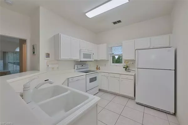 Naples, FL 34109,2155 Cay Lagoon DR #424