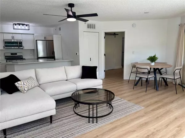 8950 Colonnades CT E #817, Bonita Springs, FL 34135