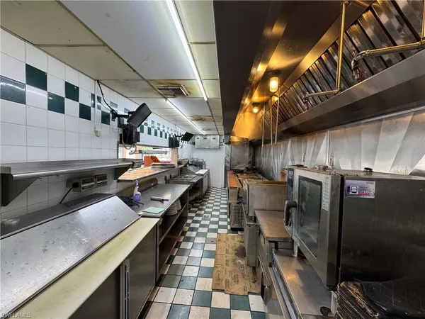 Fort Myers, FL 33907,8031 Summerlin Center DR