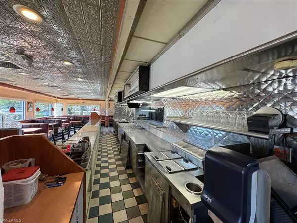 Fort Myers, FL 33907,8031 Summerlin Center DR