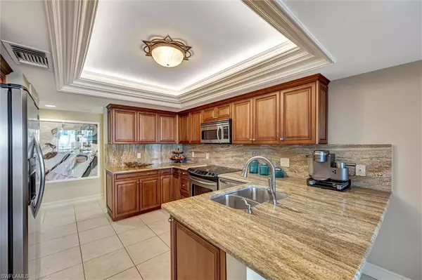 Naples, FL 34103,4451 Gulf Shore BLVD N #406