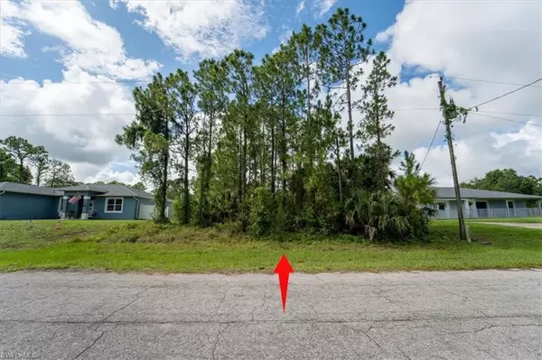 8055 Sandalwood CIR, Labelle, FL 33935