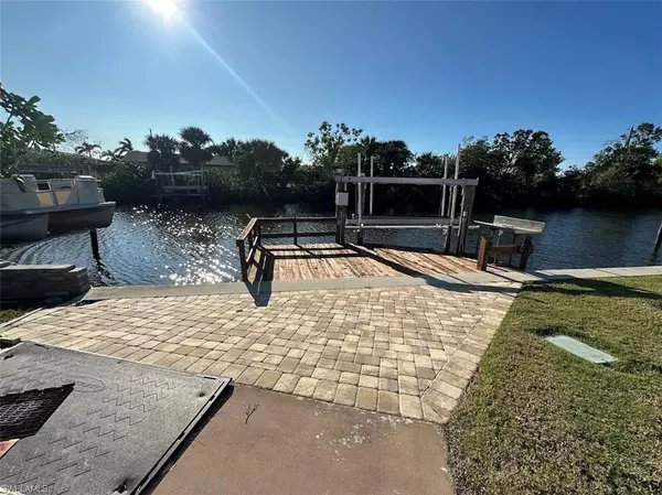 11470 Dogwood LN, Fort Myers Beach, FL 33931