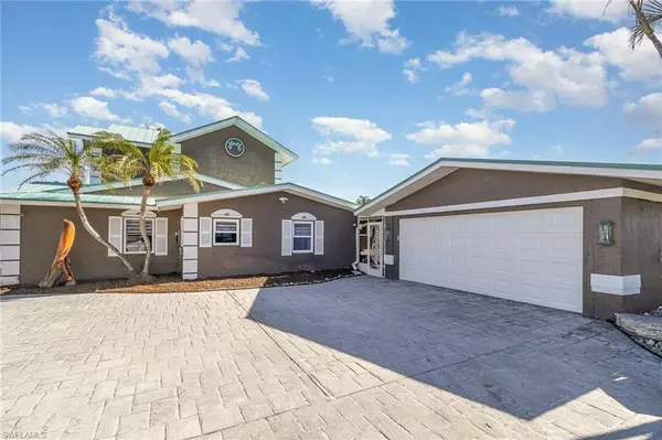 Fort Myers Beach, FL 33931,266 Curlew ST