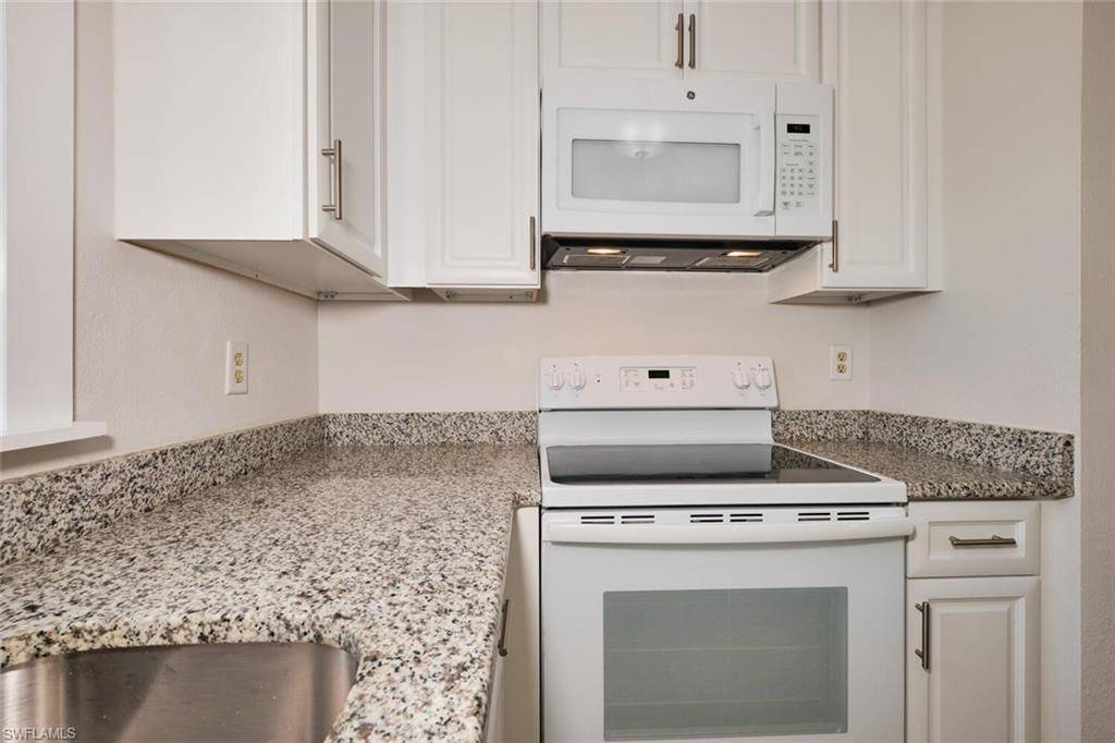North Fort Myers, FL 33917,5520 Longleaf DR