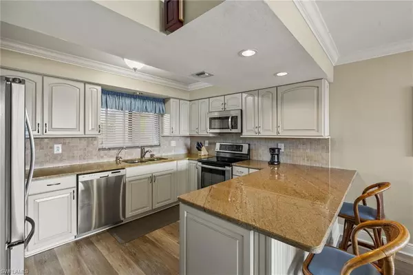 4200 Steamboat BND #303, Fort Myers, FL 33919