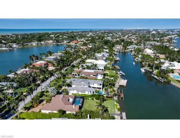 Naples, FL 34102,1013 Spyglass LN