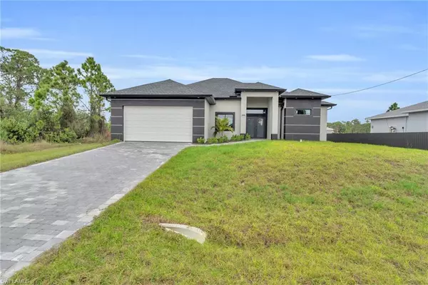 841 Bently ST E, Lehigh Acres, FL 33974