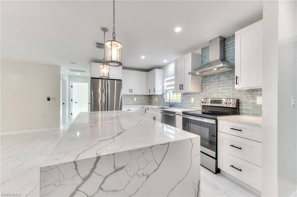 9239 Kincaid CT,  Sanibel,  FL 33957