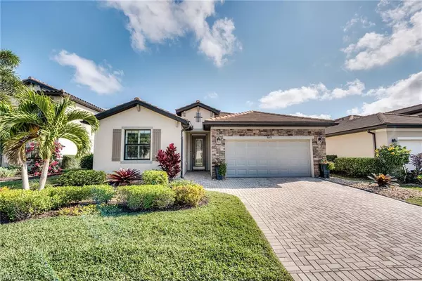 9272 Shadow Oak LN, Naples, FL 34120