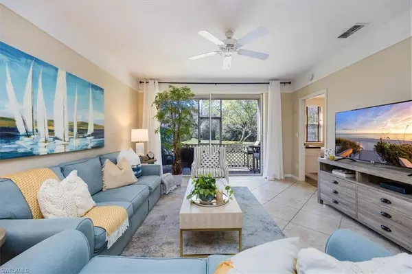 3235 Cypress Glen WAY #302, Naples, FL 34109