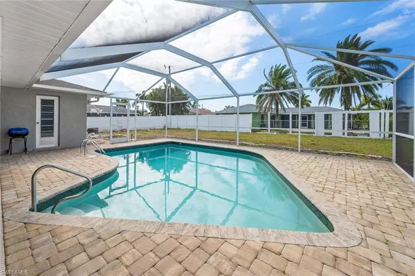 924 SE 15th TER, Cape Coral, FL 33990