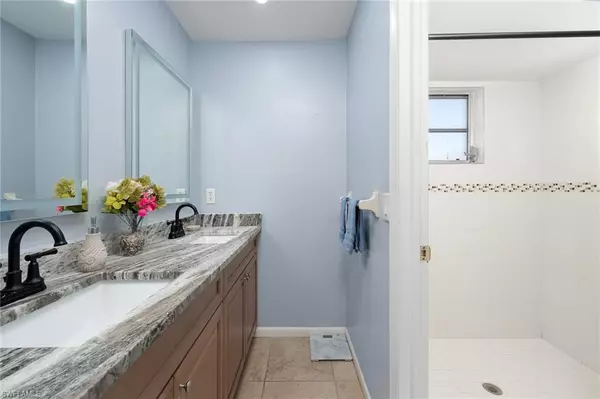 Cape Coral, FL 33990,924 SE 15th TER