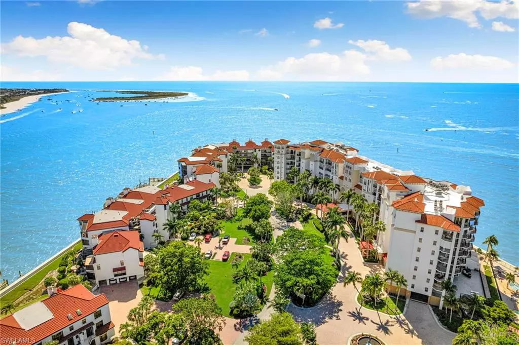 Naples, FL 34113,502 La Peninsula BLVD #502